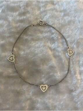 🍀AVON Silver Heart Link Bracelet